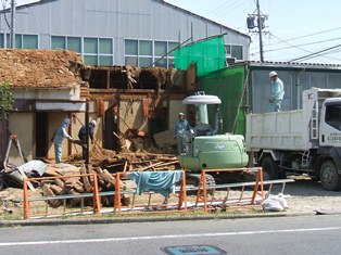 �l�Z��Ɖ���́A��̖؍ސύ��݉^�������H��